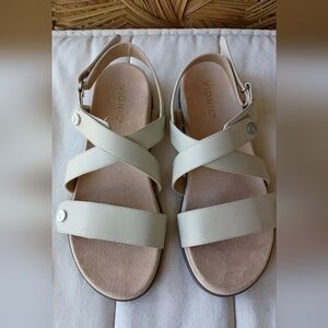 NWOT Vionic Women's Tan Strappy Sandals_8.5